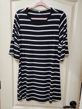 YELETE BLACK and WHITE STRIPED JERSEY KNIT DRESS